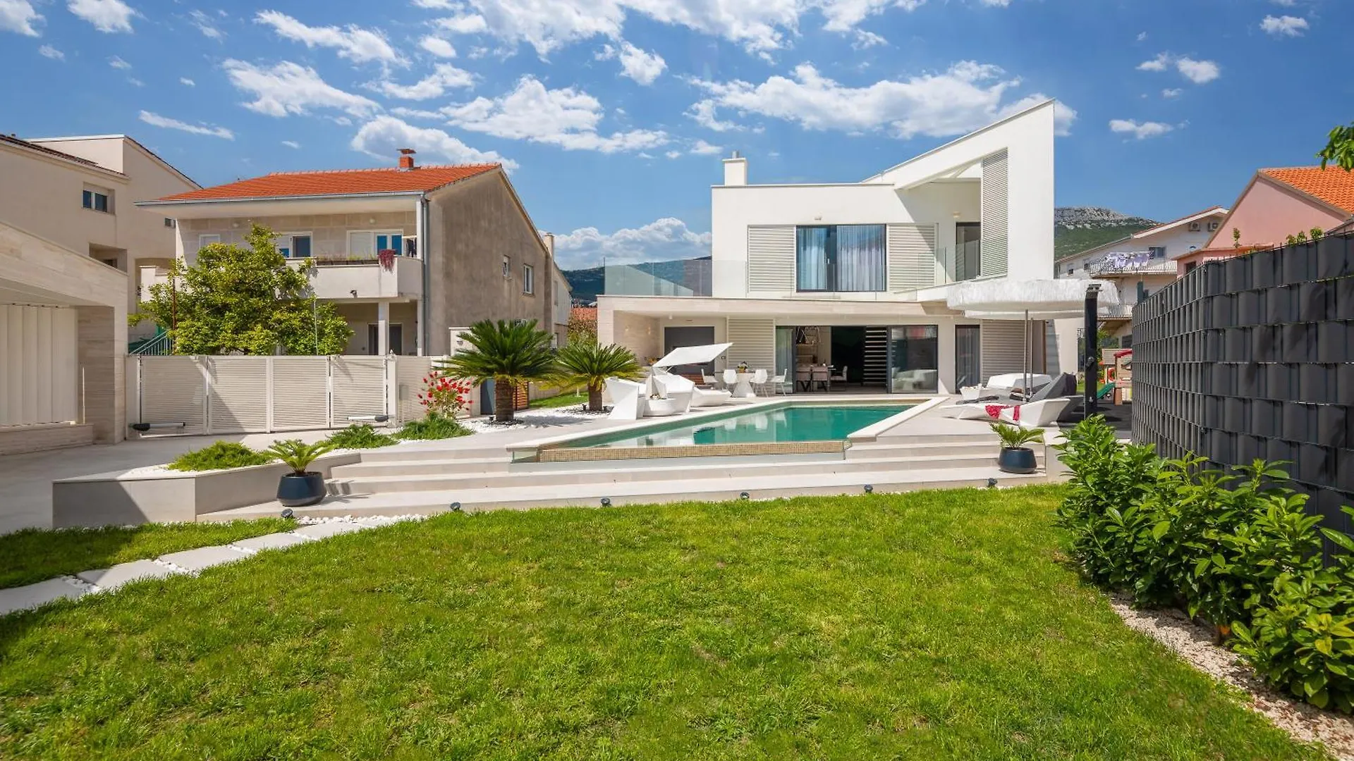 Luxury Villa Sun Rays With Infinity Pool Kastela Croatia
