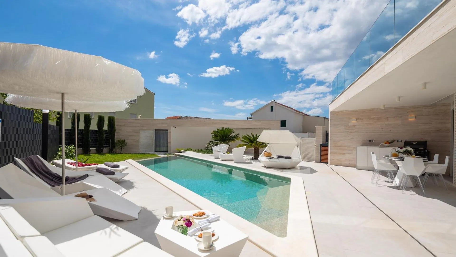 Luxury Villa Sun Rays With Infinity Pool Kastela